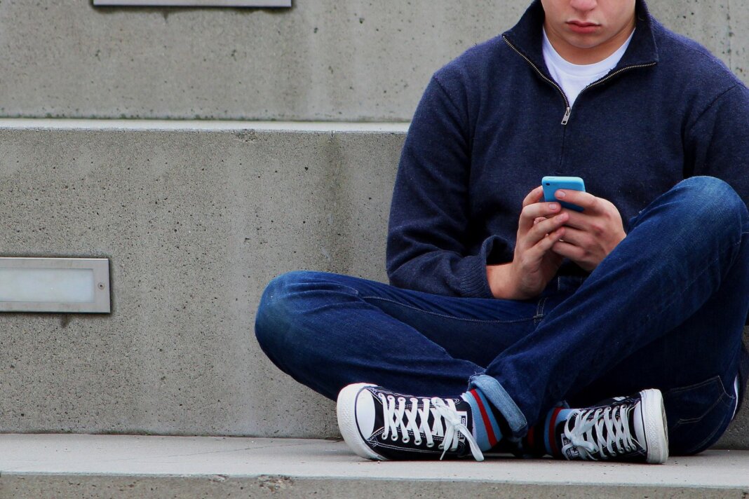 Educare ai social senza divieti: il metodo Miss Mamma Sorriso