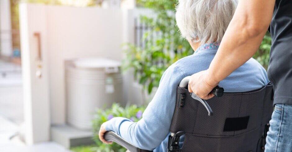 Welfare, una legge regionale riconosce e promuove la figura del caregiver familiare