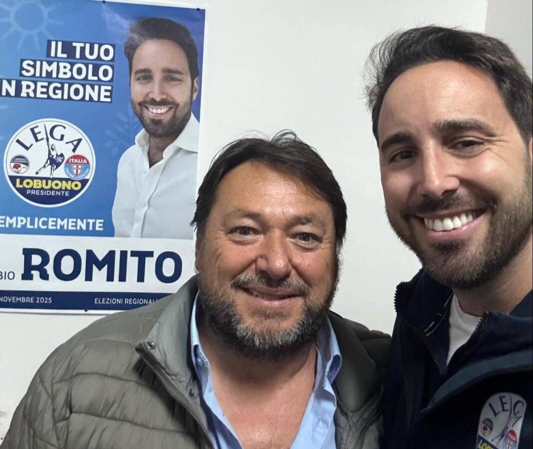Candidato della Lega pubblica foto con il sosia di Ranucci: “Anche lui vota per noi”. E’ polemica
